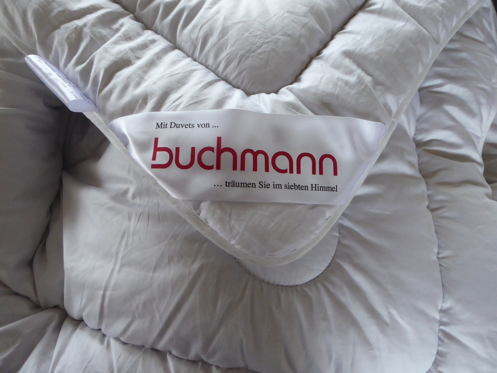 Bettdecke mit Buchmann Logo | © Buchmann Schreinerei AG