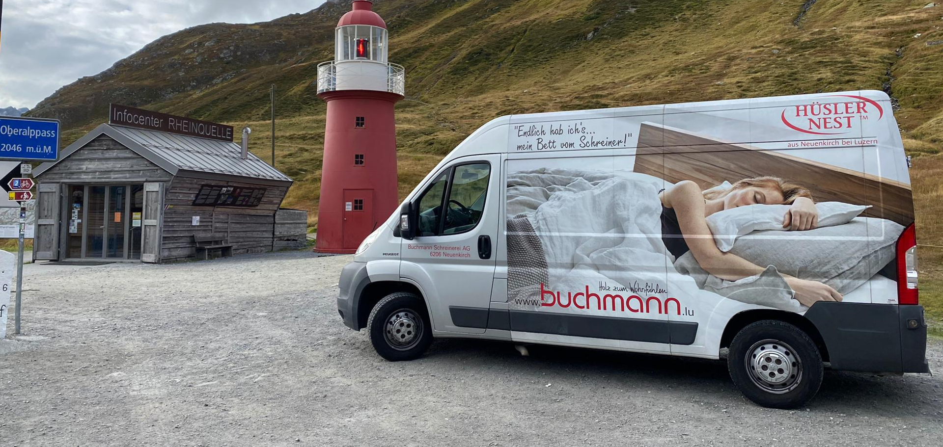 Transportbus Buchmann Schreinerei AG mit Kundenlieferung | © Buchmann Schreinerei AG